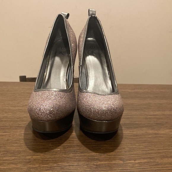 It’s ok pump heels. Multi color rhinestone - Picture 2 of 6